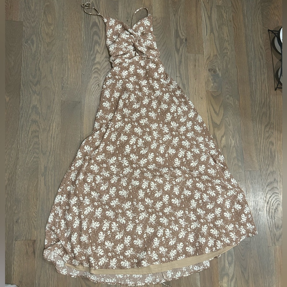 NEVER BEEN WORN low cut, fun, maxi dress